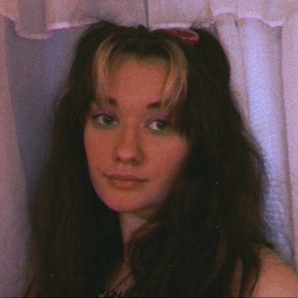 Meet your Posher, Hannah - Picture 1 of 1